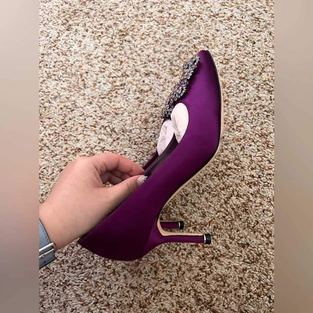 Manolo Blahnik Hangsis Pump Like New - Picture 3 of 5